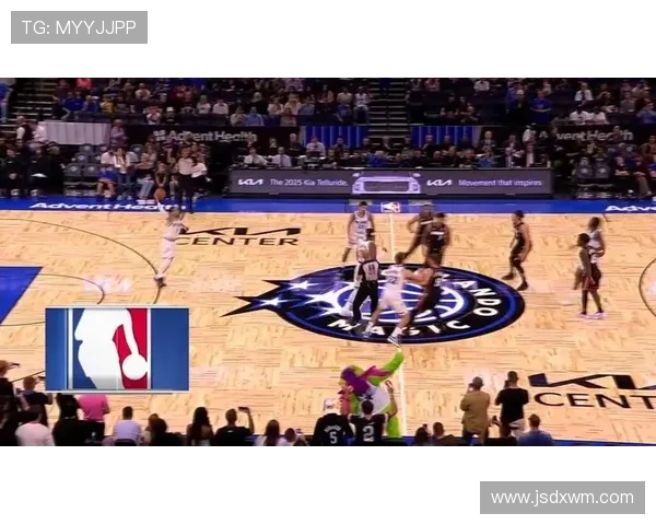 爵士与独行侠激战正酣比分悬念不断球迷期待精彩逆转时刻